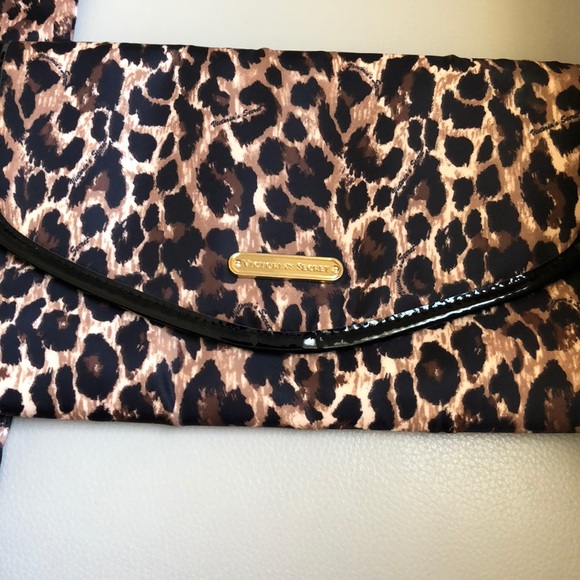 Cute travel laundry bag and two cosmetics bags - Picture 2 of 5